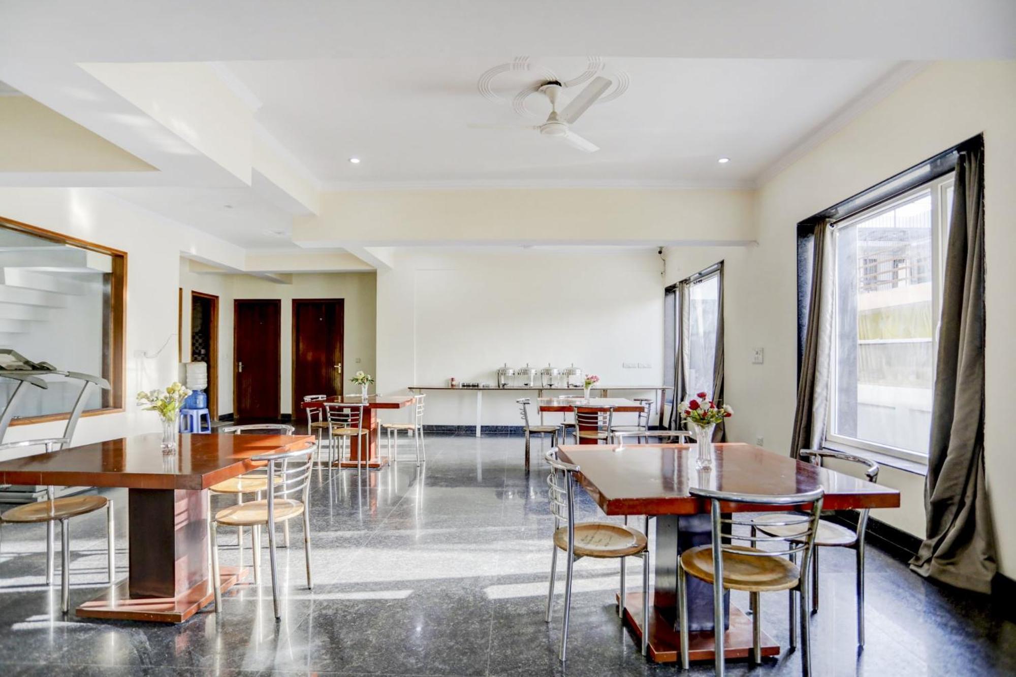 Super Town House Hi5 Aditya International Hotel Bhubaneswar Exterior foto